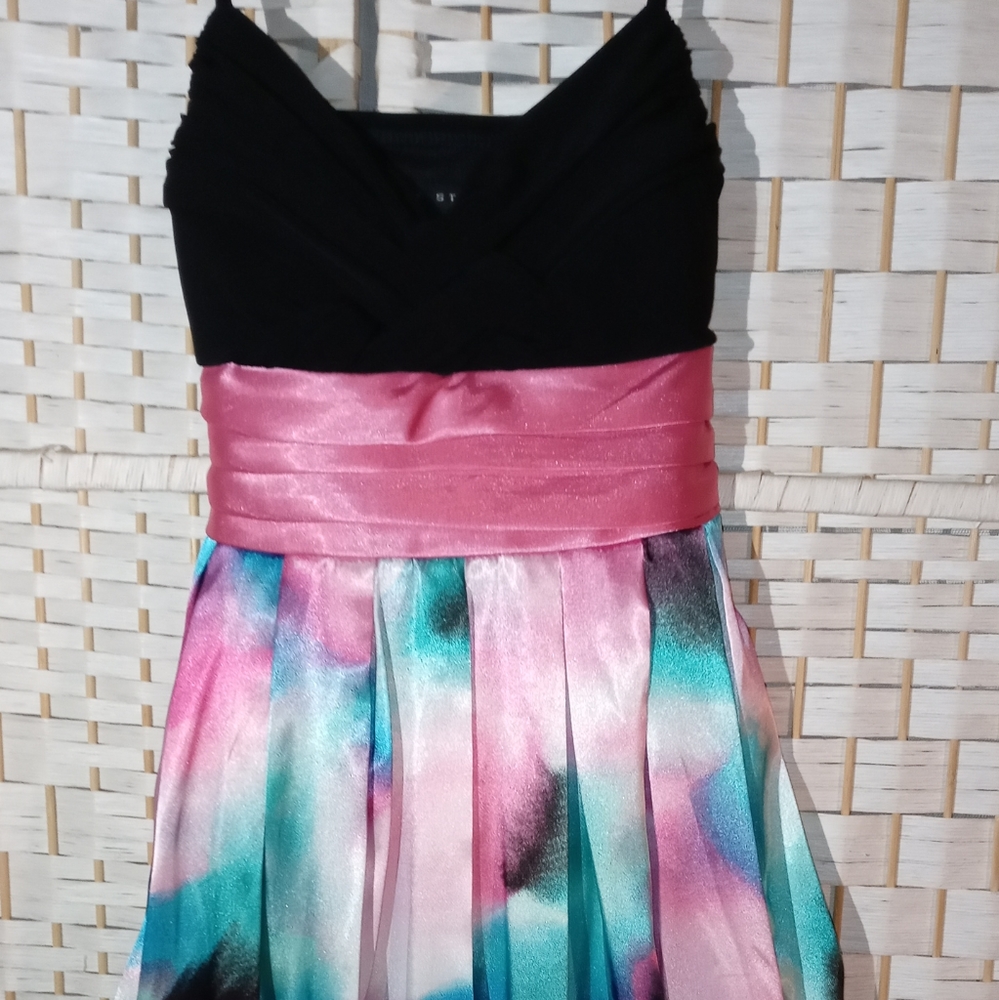 Dress - Picture 3 of 3